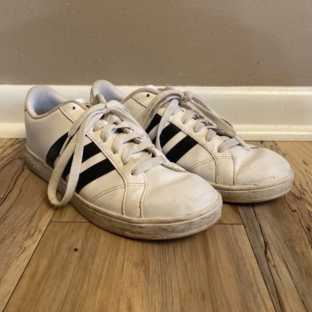 Womens ADIDAS NEO CLOUDFOAM Court Shoe Size 7.5 White W/Black Stripes